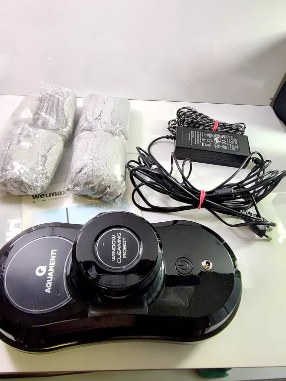 AQUAMENTI WINDOW CLEANING ROBOT