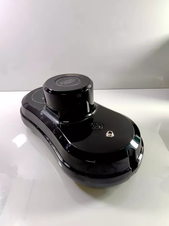 AQUAMENTI WINDOW CLEANING ROBOT