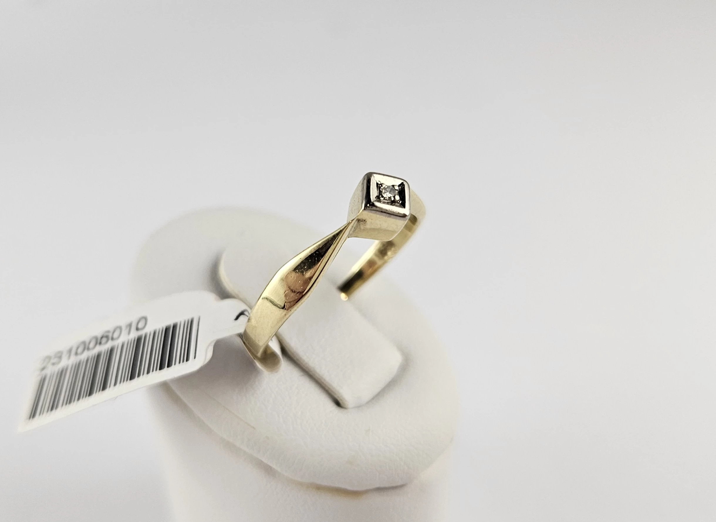 zloty-pierscionek-184g-585-diament-certyfikat-material-15835-2