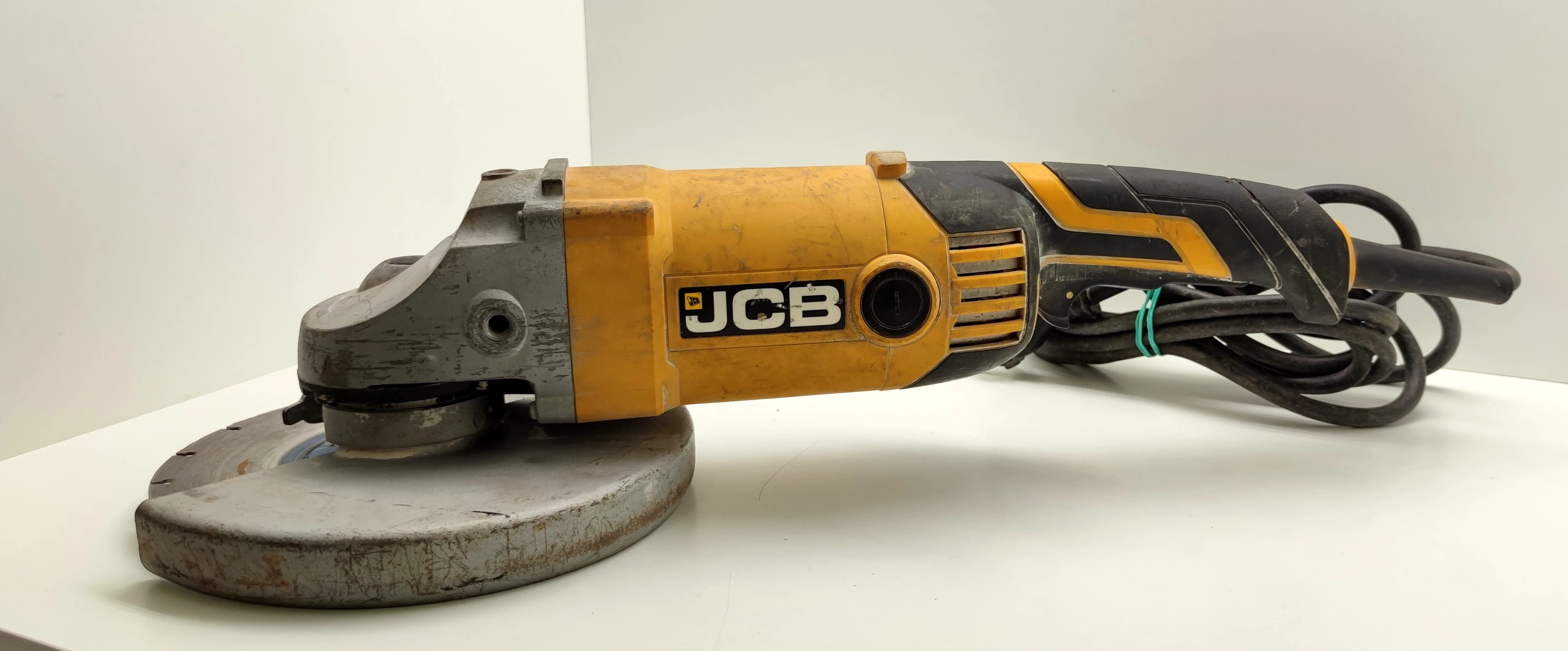 szlifierka-katowa-jcb-ag230-230mm-2300w-m14-marka-jcb