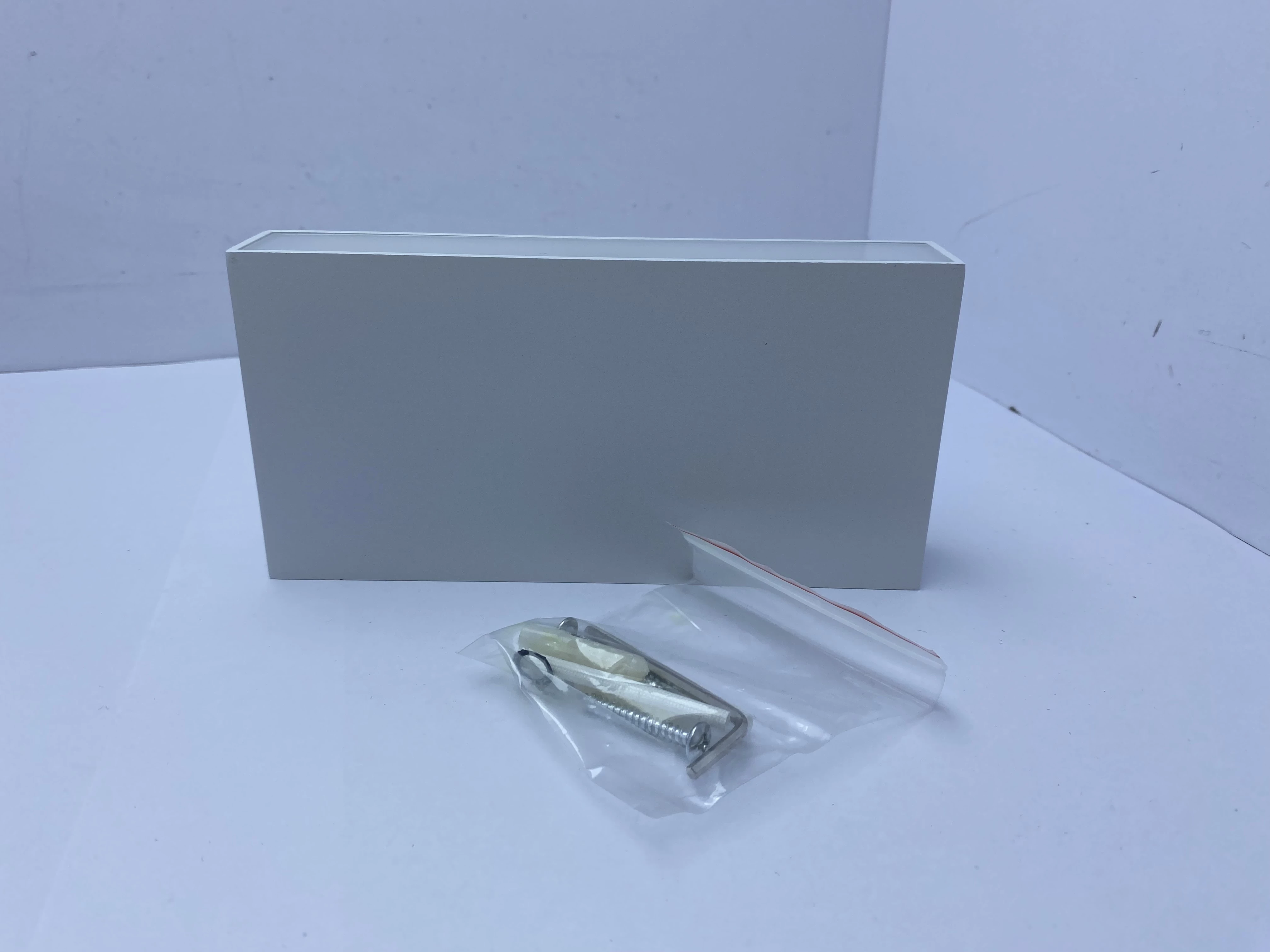 kinkiet-elewacyjny-led-bialy-polux-chicago-2x450lm-4000k-stan-11323-2