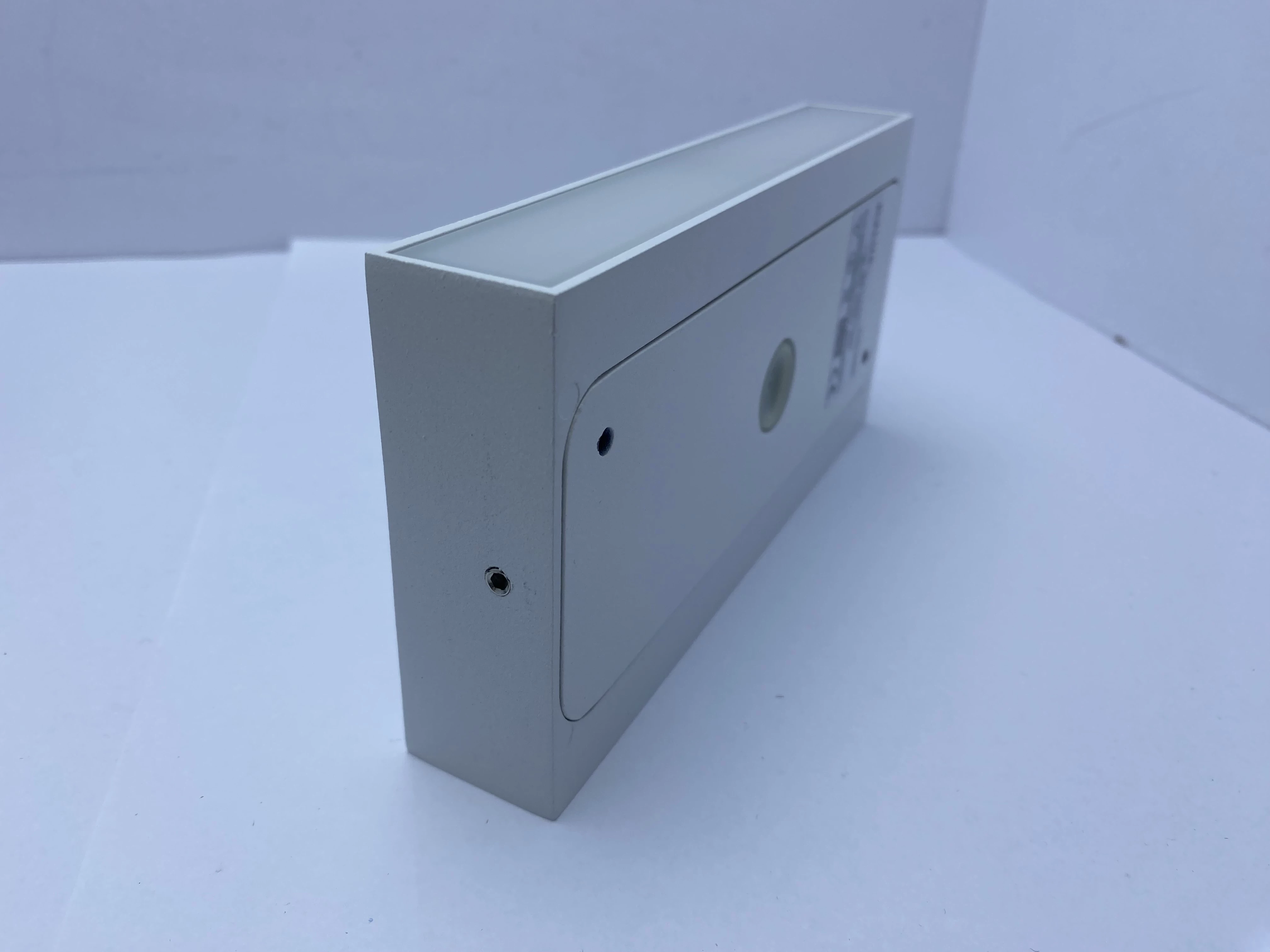 kinkiet-elewacyjny-led-bialy-polux-chicago-2x450lm-4000k-moc-zrodla-swiatla-110