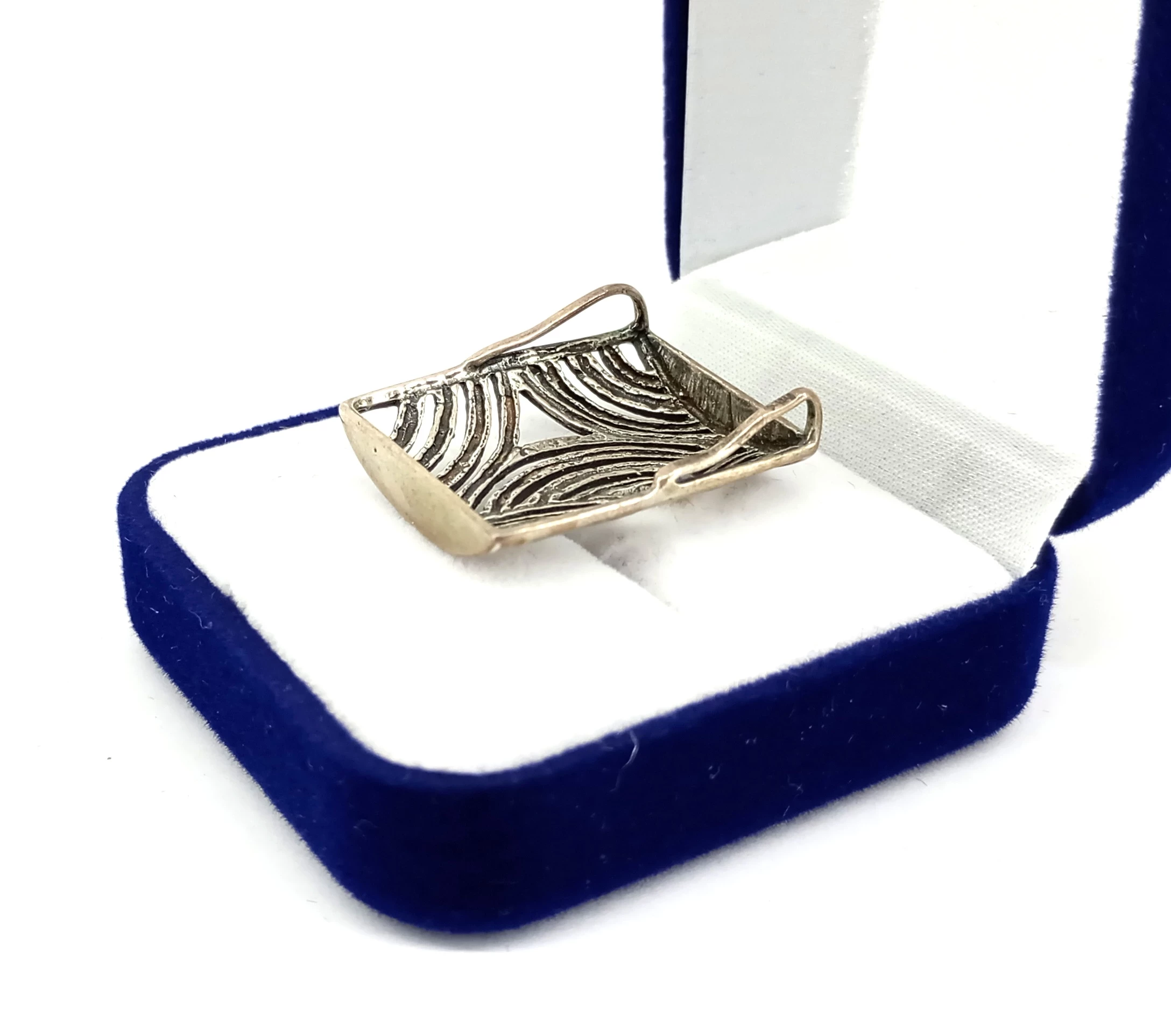 interesujaca-zawieszka-925-551g-material-srebro