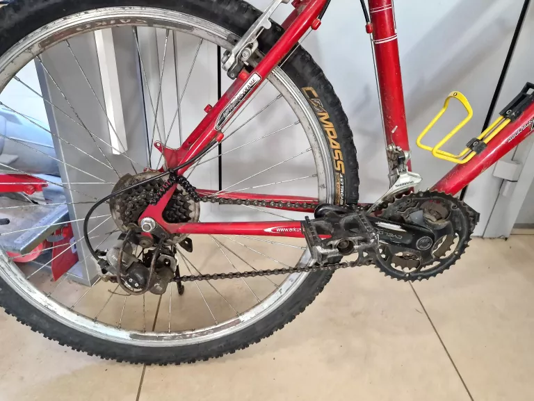 rower-gorski-delta-trend-301-kolor-czerwony