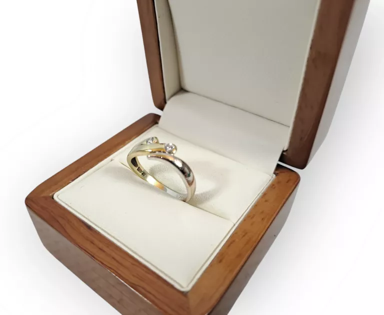 zloty-pierscionek-z-diamentami-010ct-277g-585-r15-stan-11323-2