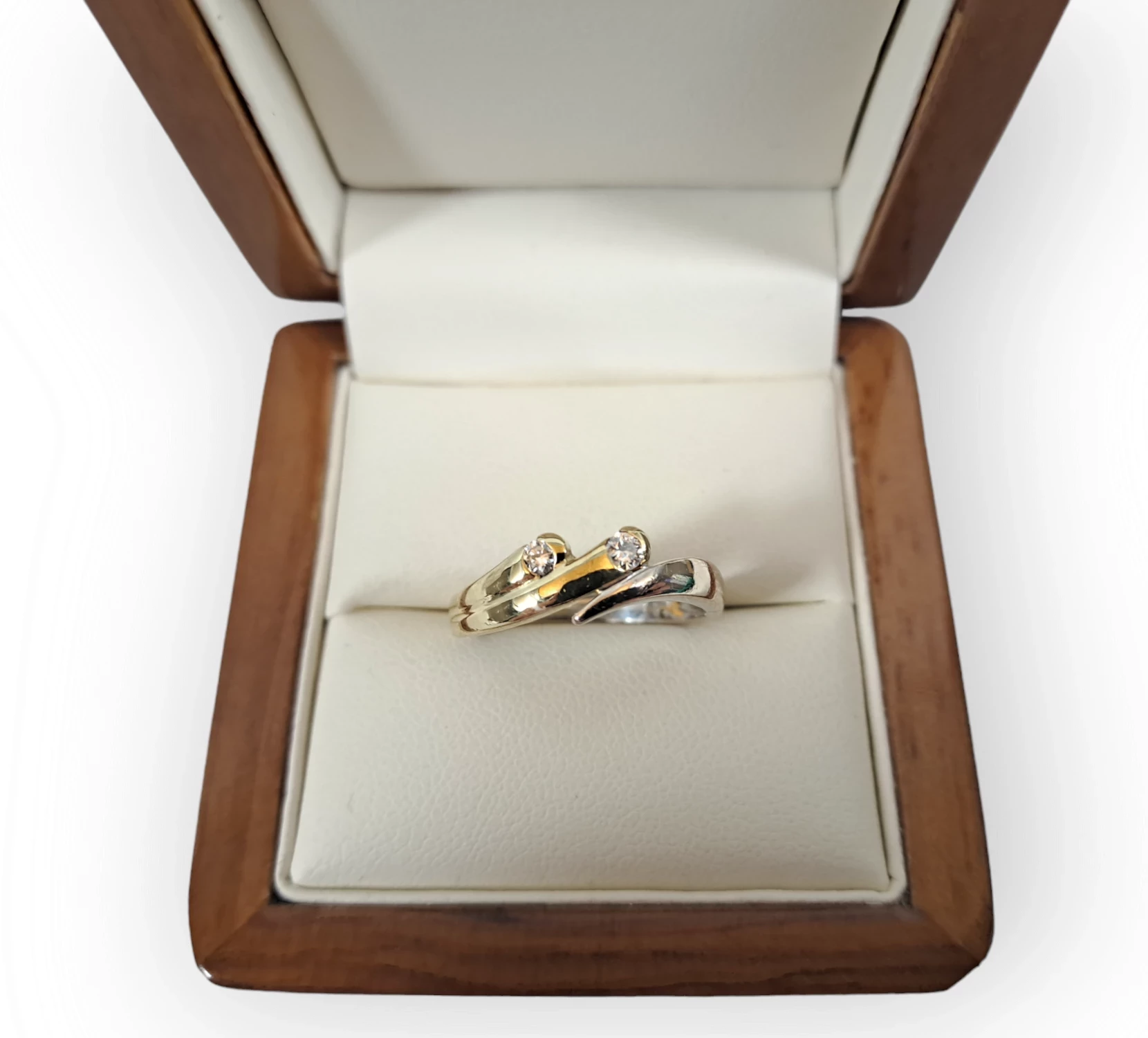 zloty-pierscionek-z-diamentami-010ct-277g-585-r15-ean-gtin-5900025346587