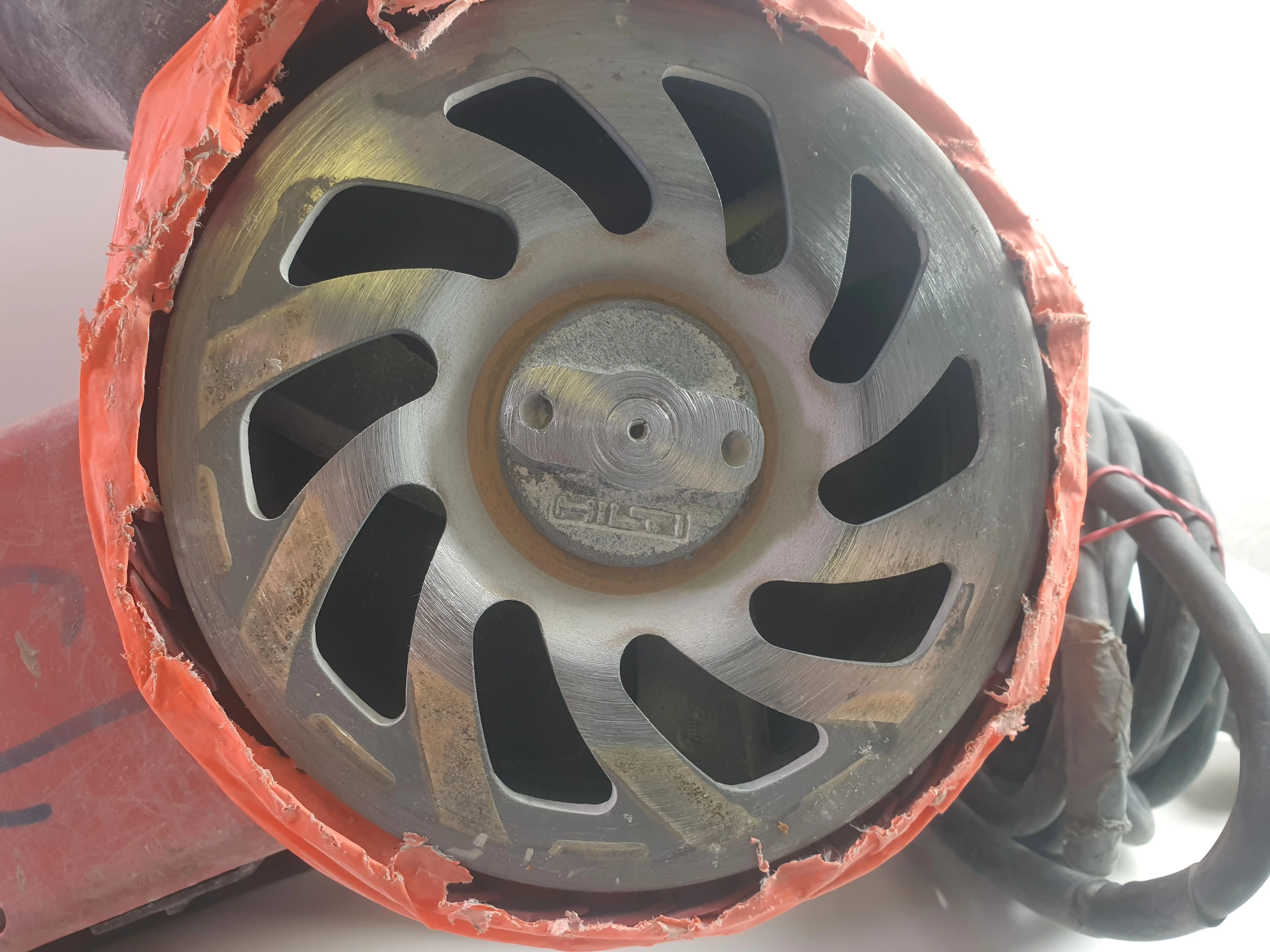 szlifierka-do-betonu-hilti-dg150-z-przetwornica-stan-uzywany