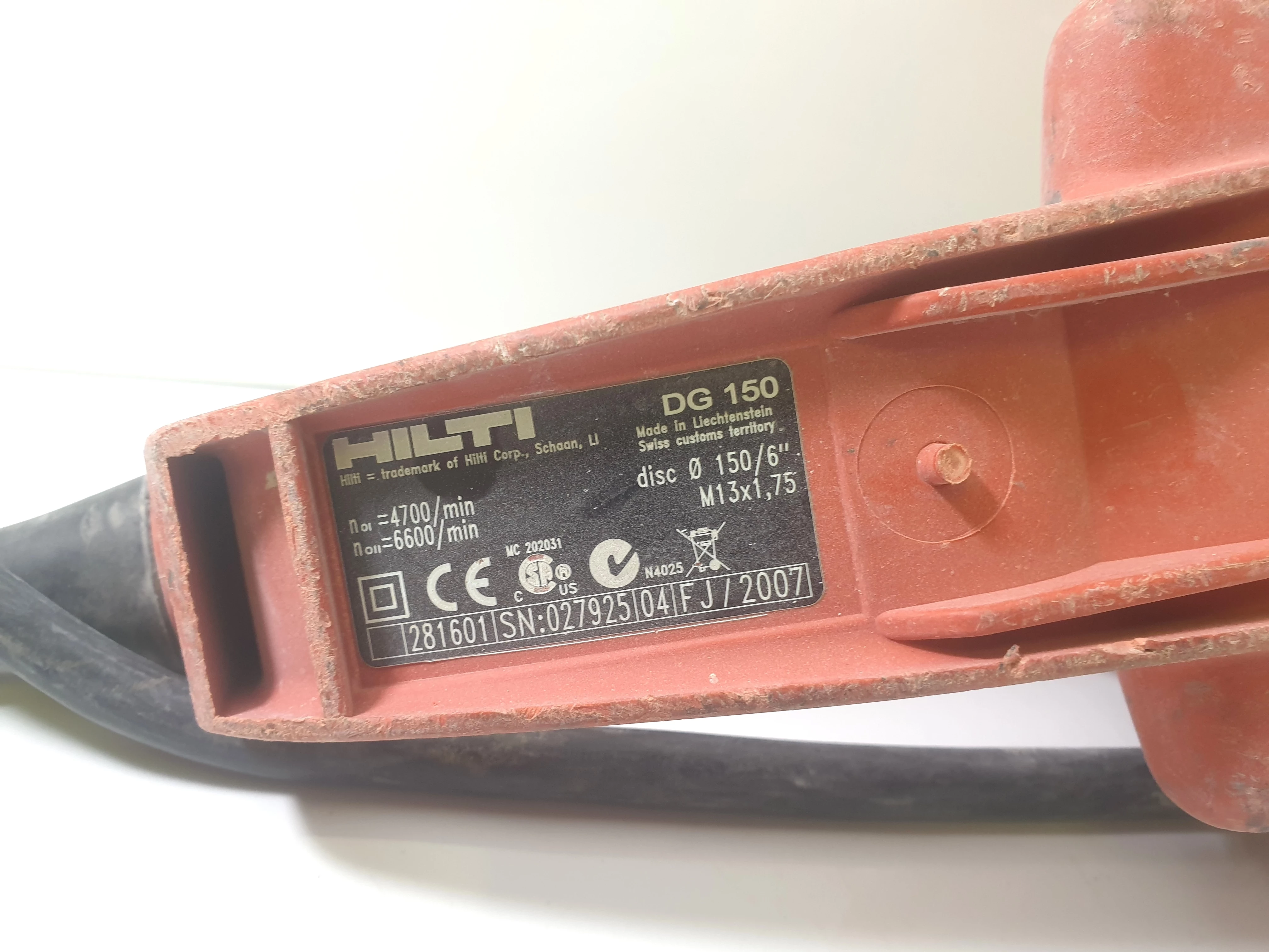 szlifierka-do-betonu-hilti-dg150-z-przetwornica-rodzaj-zasilania-sieciowe