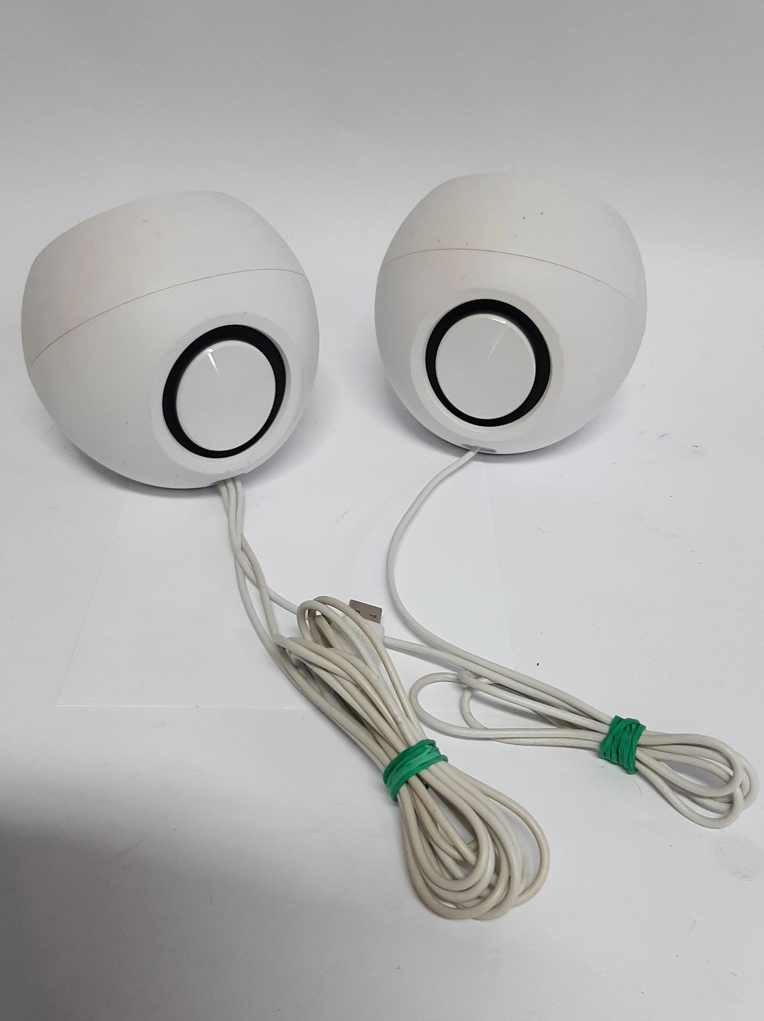 glosniki-creative-pebble-20-biale-zakres-czestotliwosci-10