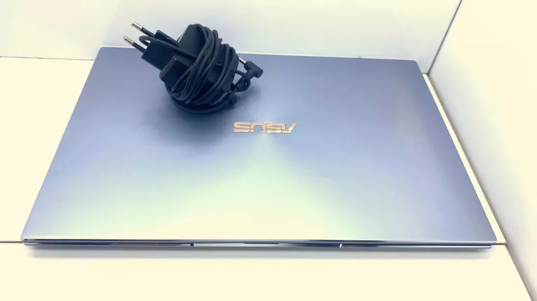 ASUS ZENBOOK UM431D 14 AMD RYZEN 7 16 GB / 512 G