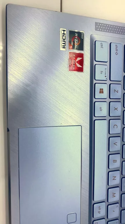 ASUS ZENBOOK UM431D 14 AMD RYZEN 7 16 GB / 512 G