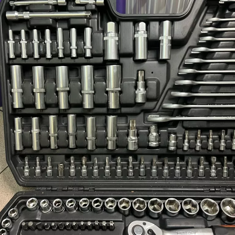 ZESTAW KLUCZY NEO TOOLS 300 ELEMENTÓW KOMPLET