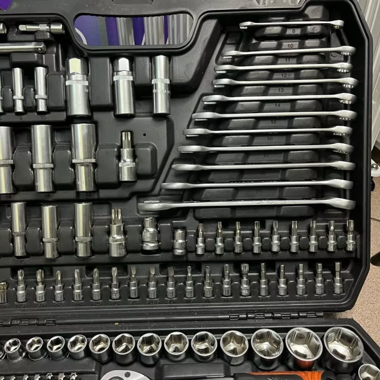 ZESTAW KLUCZY NEO TOOLS 300 ELEMENTÓW KOMPLET