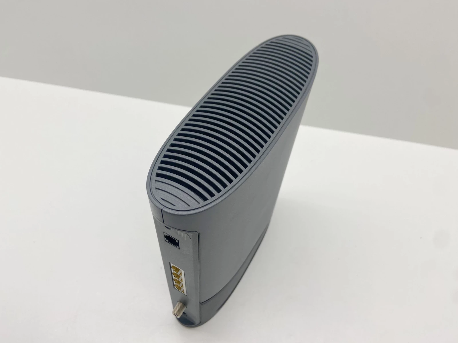 router-arris-tg6441-okablowanie-liczba-portow-lan-rj-45-4