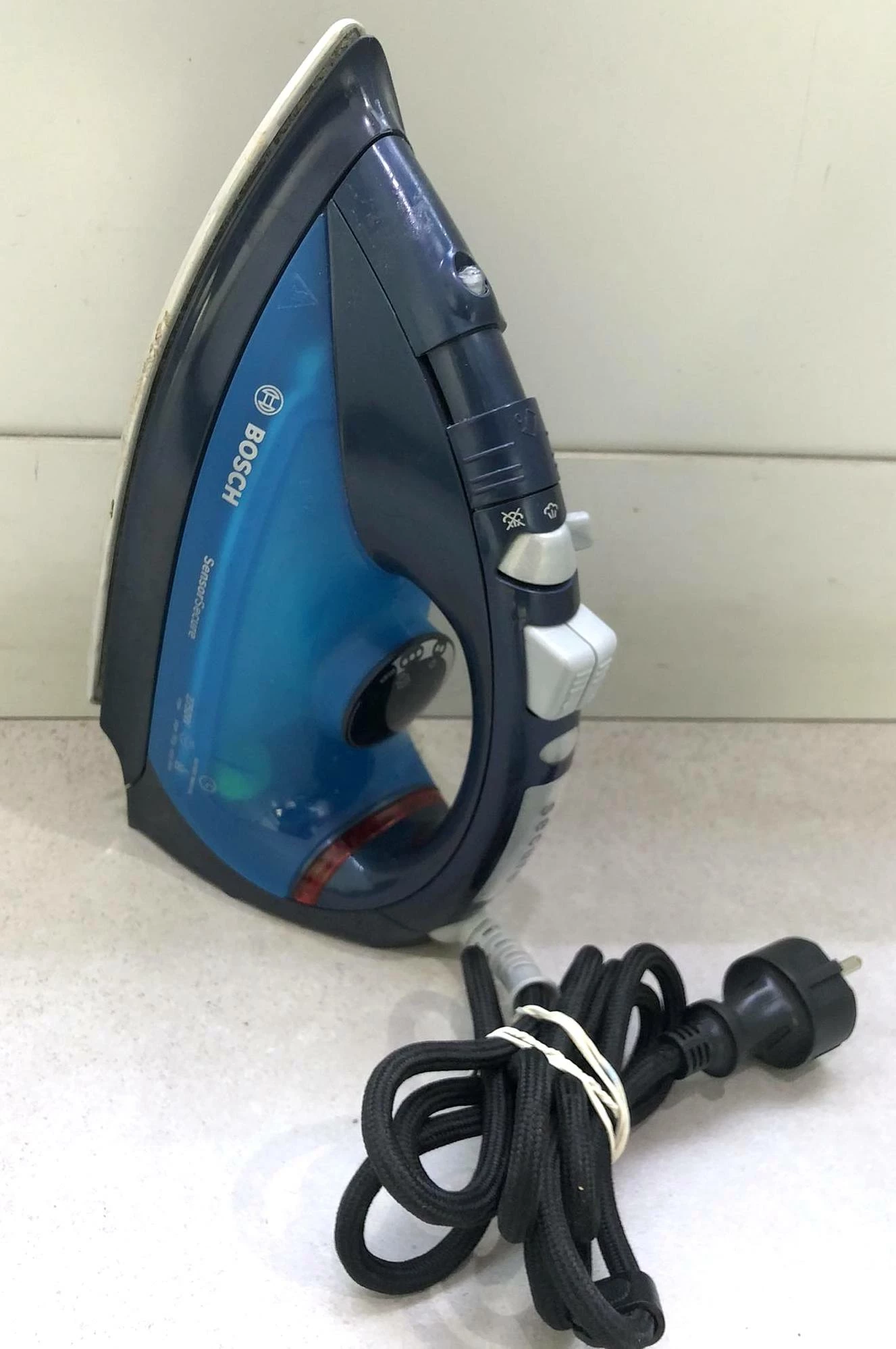 zelazko-bosch-sensor-secure-5680-2750w-stan-uzywany