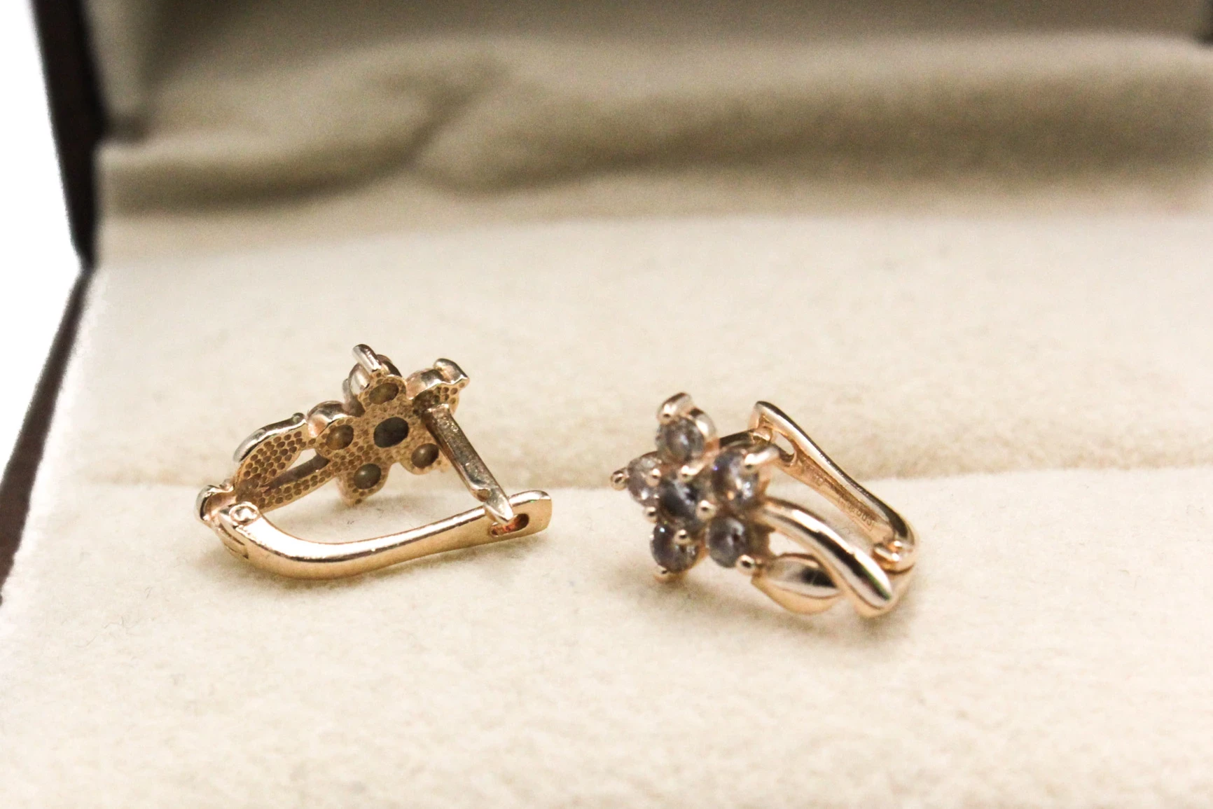 promocja-zlote-kolczyki-585-117g-kwiatki-rodzaj-bigla-zamkniety