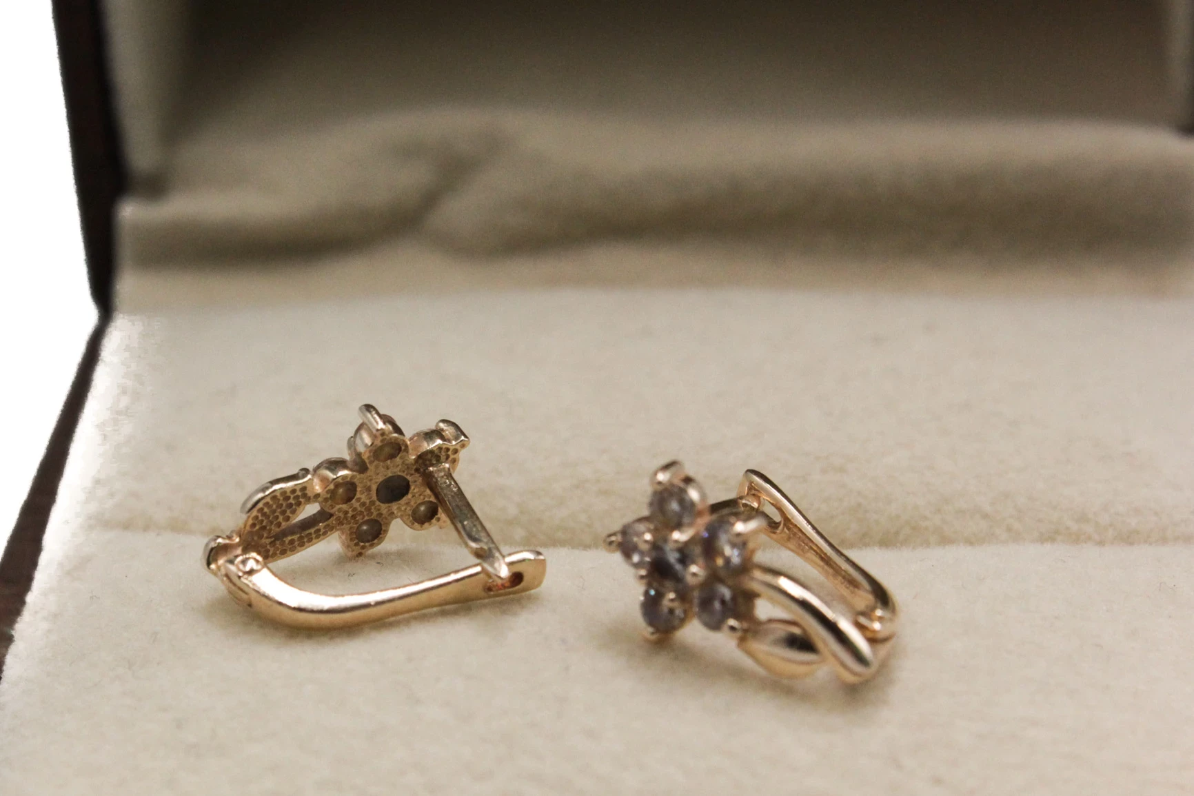 promocja-zlote-kolczyki-585-117g-kwiatki-kamien-cyrkonia