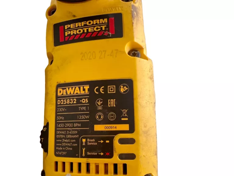 MŁOT WYBURZENIOWY DEWALT D25832K 10,5 J 1350 W WALIZKA UCHWYT SDS MAX