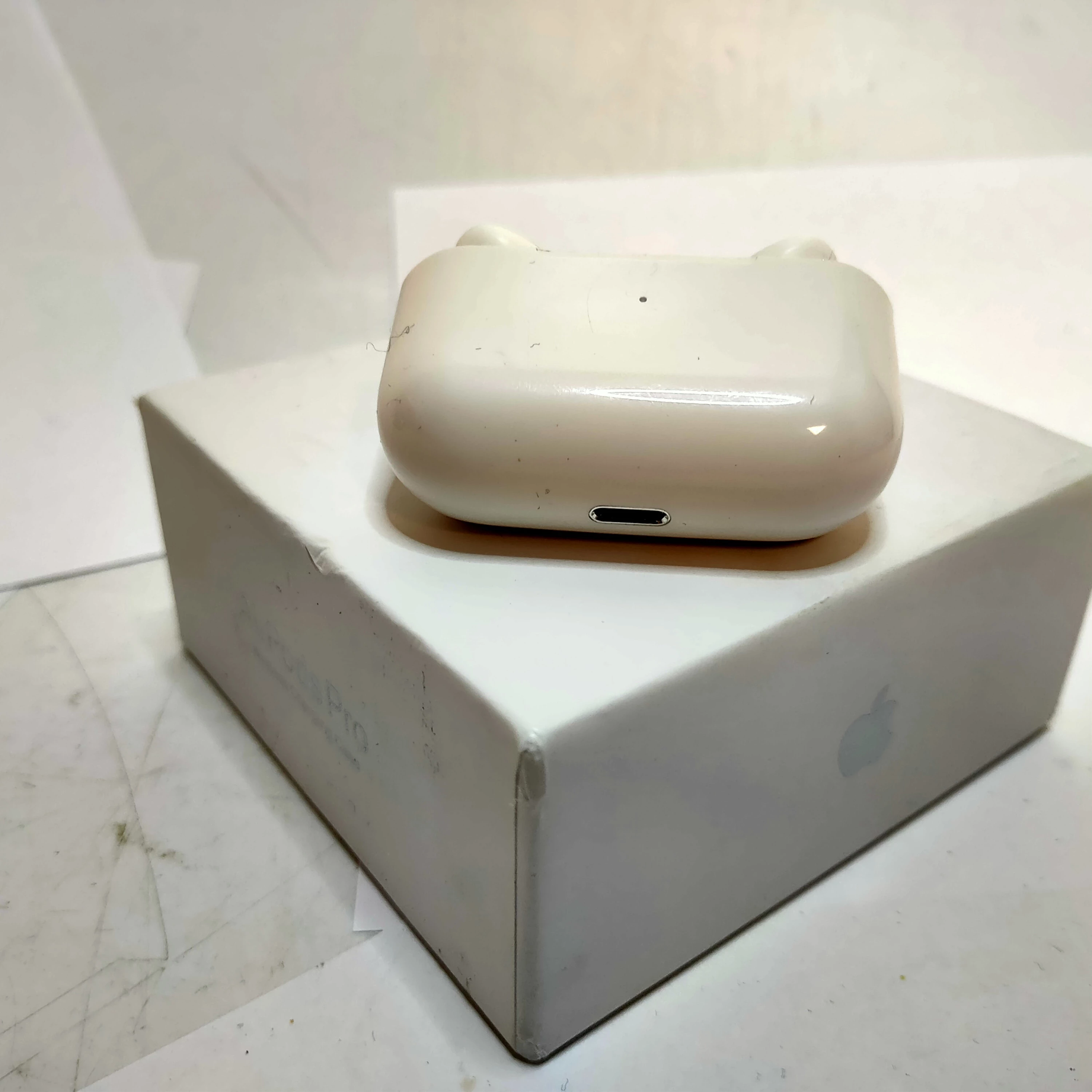 airpods-replika-kolor-dominujacy-inny