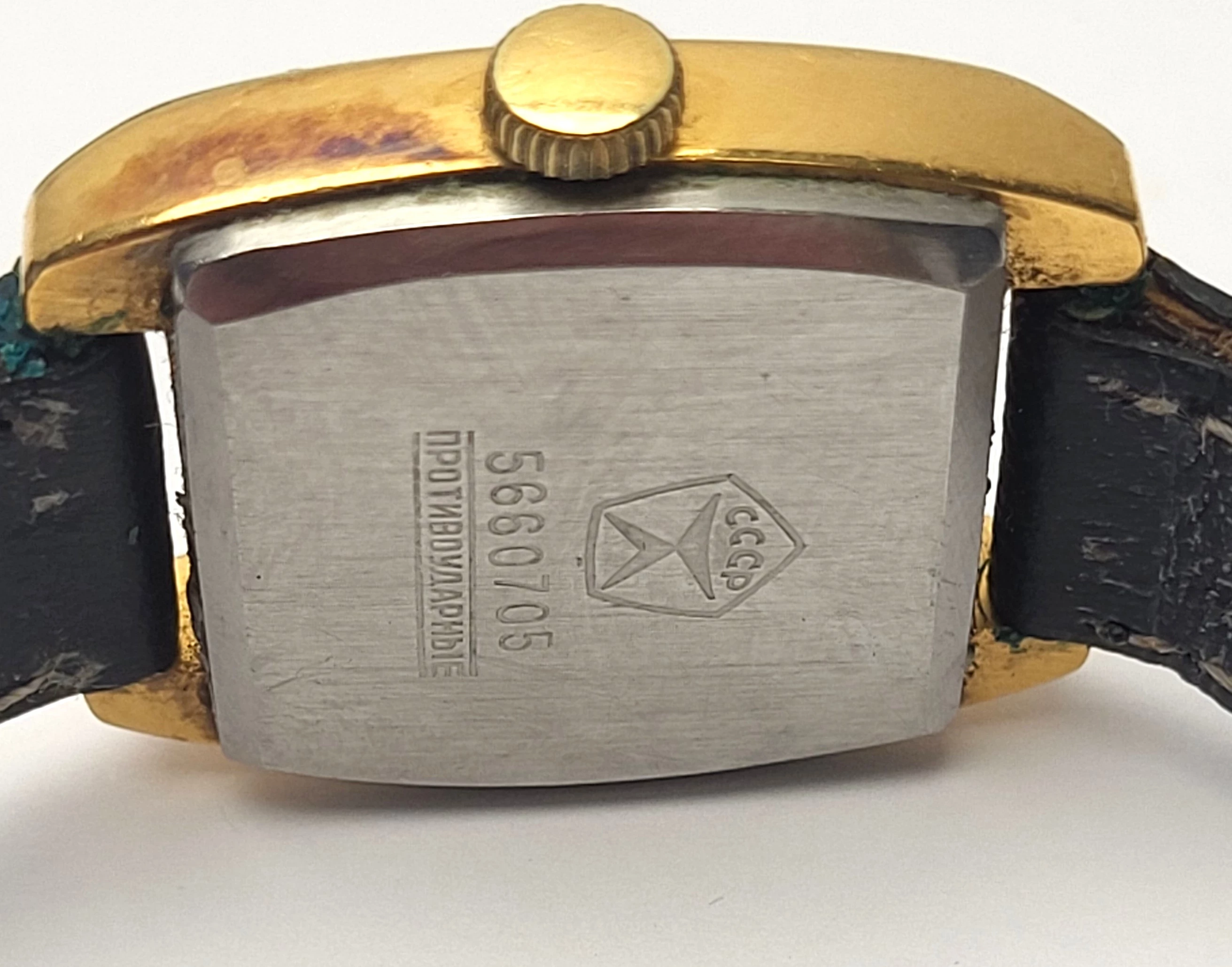 nakrecany-radziecki-zegarek-vintage-3apr-17-kamieni-stan-uzywany