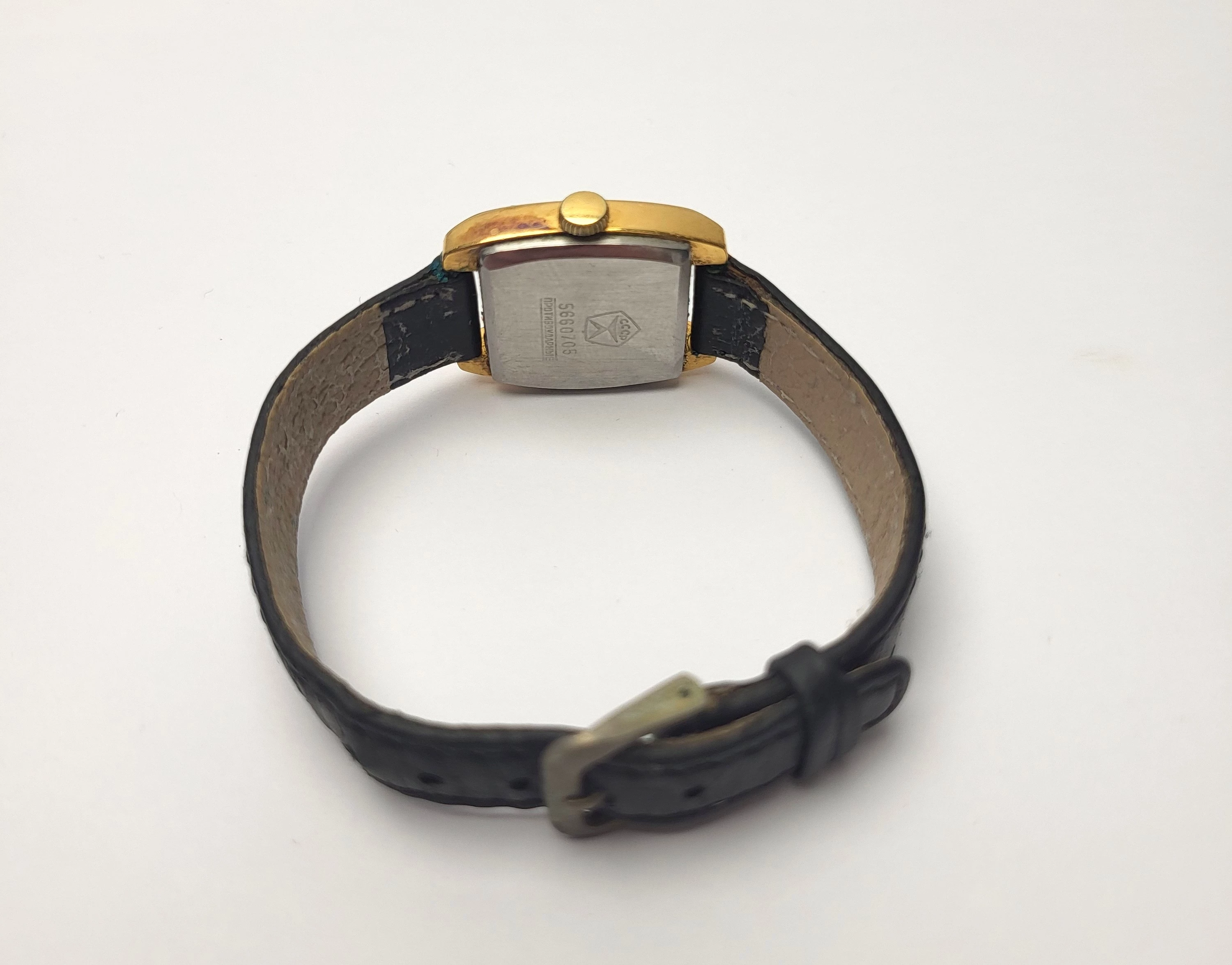 nakrecany-radziecki-zegarek-vintage-3apr-17-kamieni-typ-nareczny