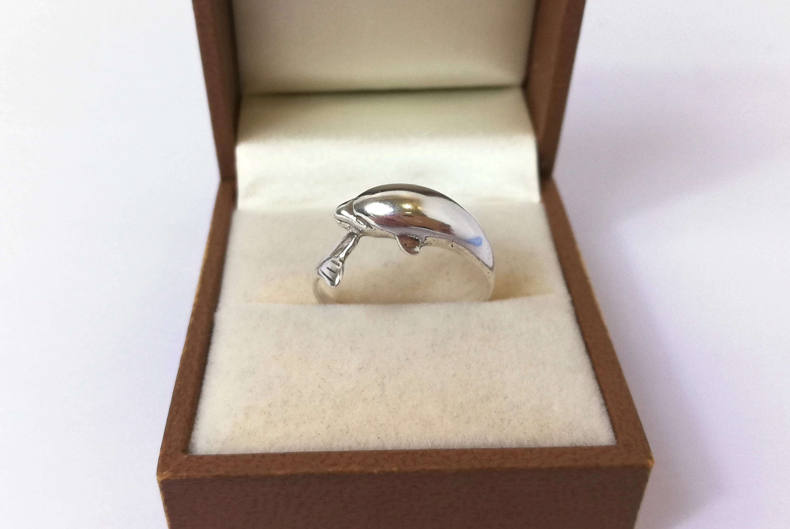 srebrny-pierscionek-delfin-239g-rozmiar-18-material-srebro