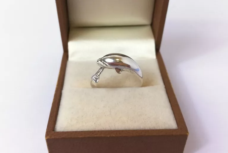 srebrny-pierscionek-delfin-239g-rozmiar-18-material-srebro