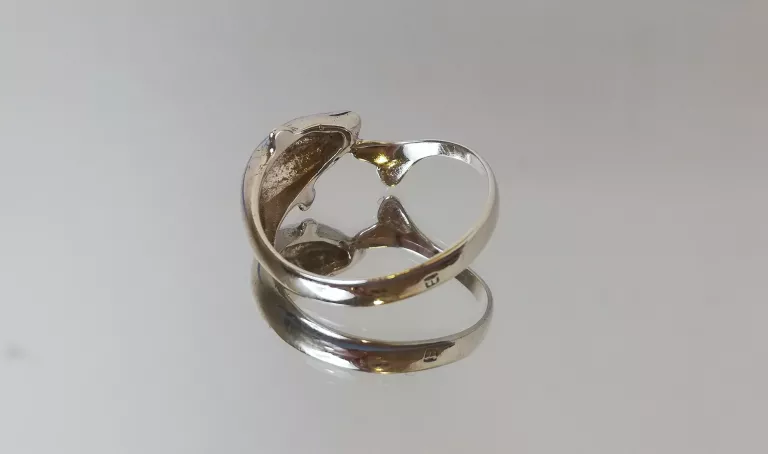 srebrny-pierscionek-delfin-239g-rozmiar-18-rodzaj-wyrob-jubilerski