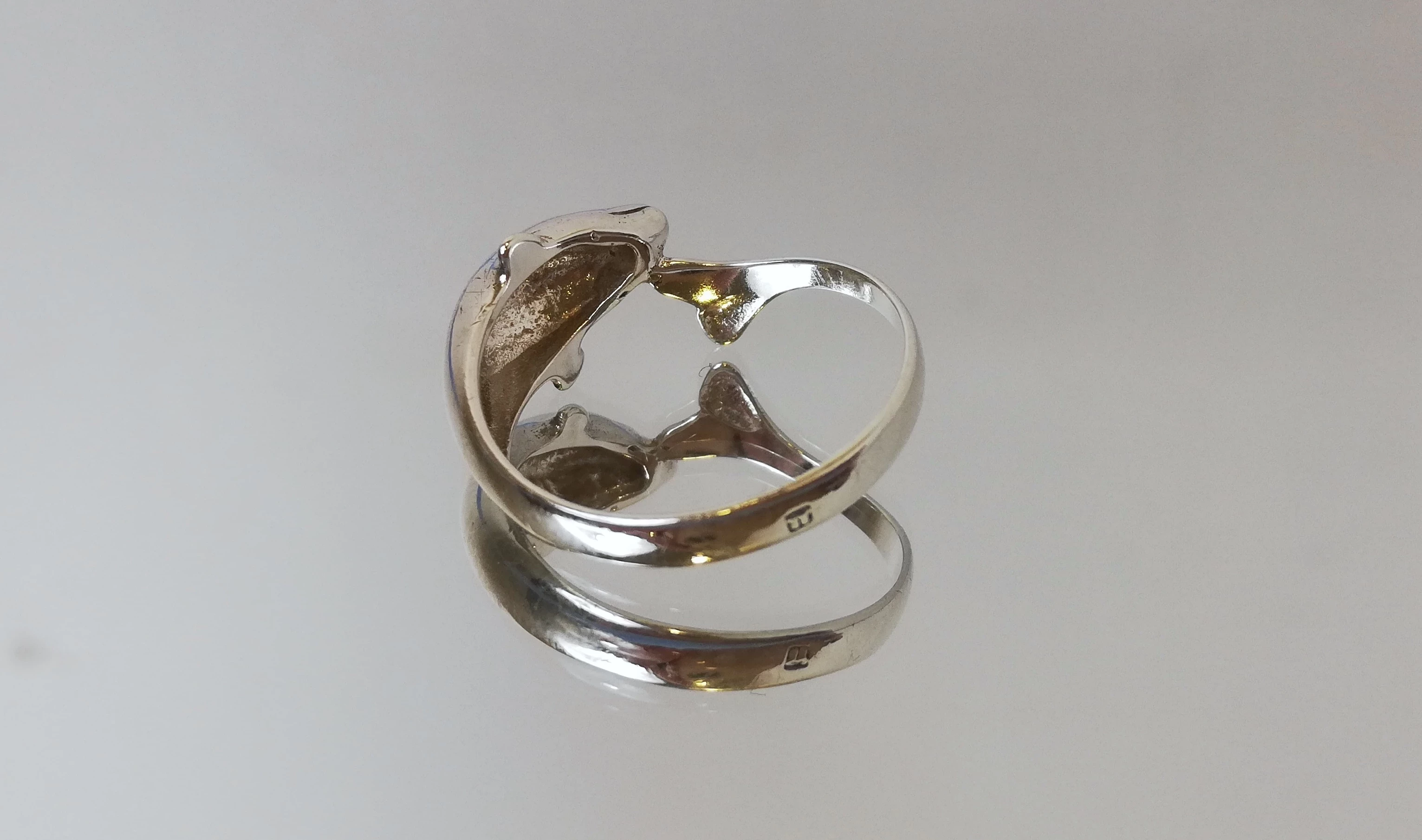 srebrny-pierscionek-delfin-239g-rozmiar-18-rodzaj-wyrob-jubilerski