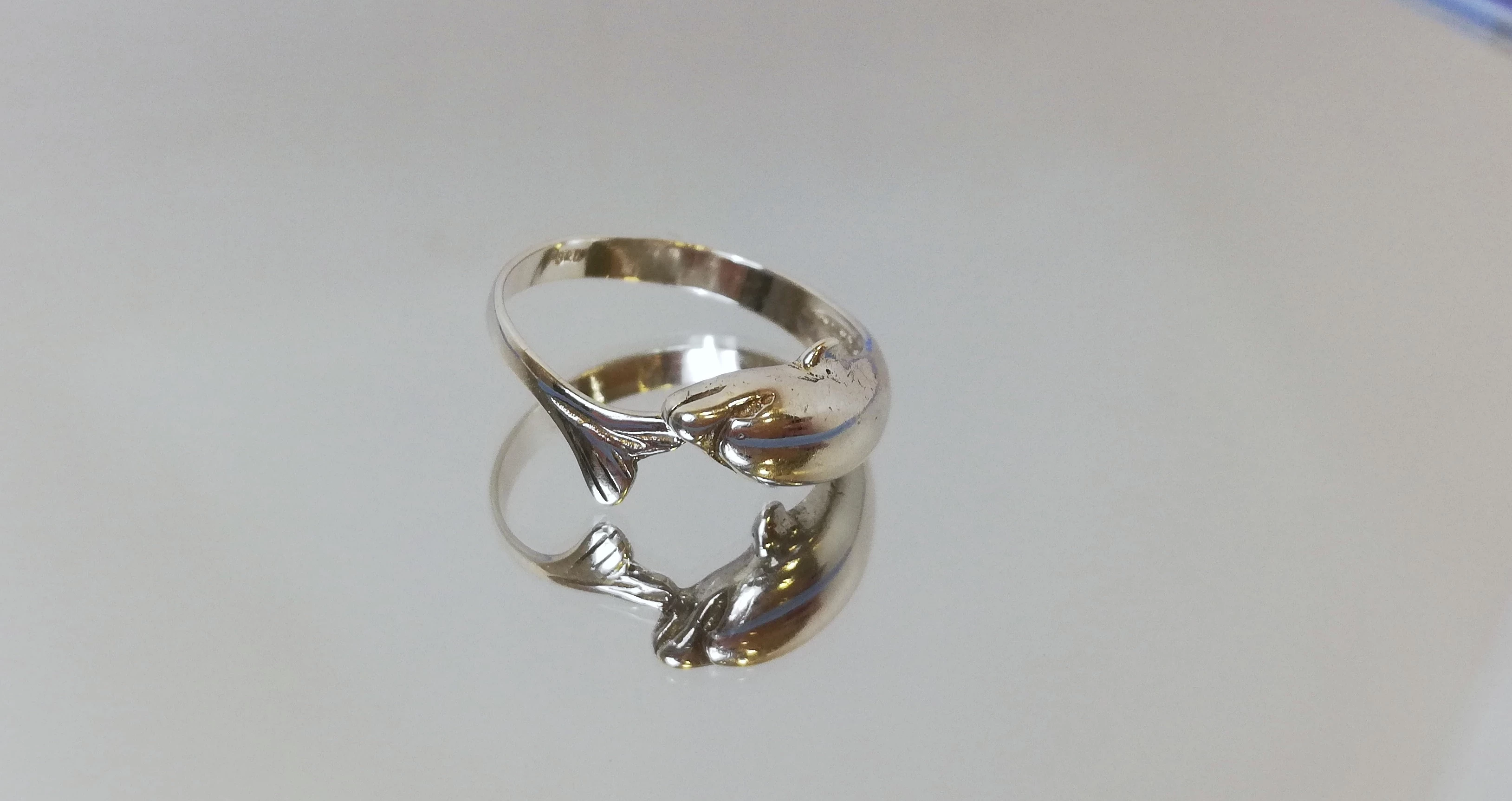 srebrny-pierscionek-delfin-239g-rozmiar-18-marka-bez-marki