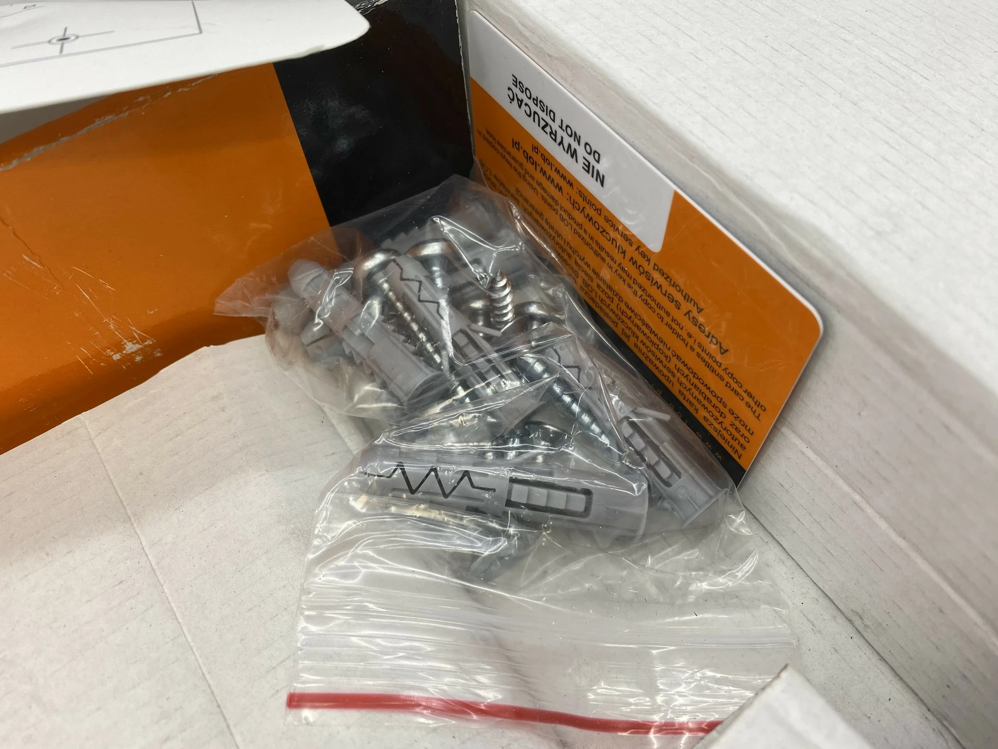 zamek-nawierzchniowy-lob-yeti-ta01-atest-bialy-kod-producenta-ta01-50-31