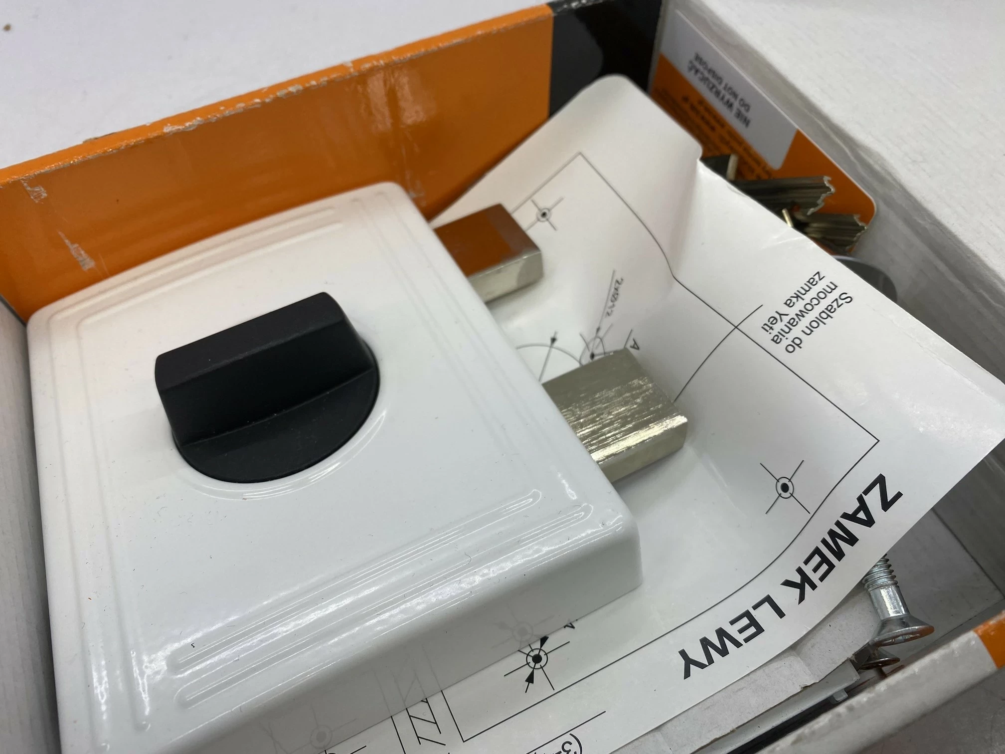 zamek-nawierzchniowy-lob-yeti-ta01-atest-bialy-stan-powystawowy