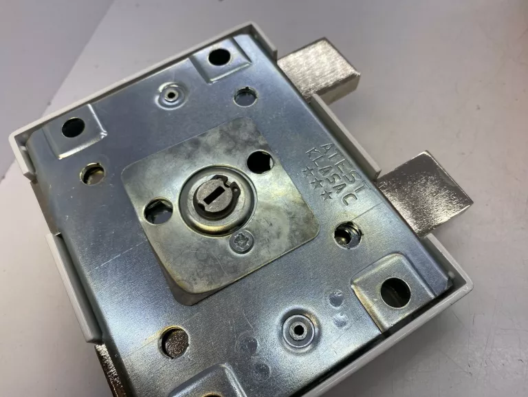 zamek-nawierzchniowy-lob-yeti-ta01-atest-bialy-rodzaj-zamka-zamek-nawierzchniowy