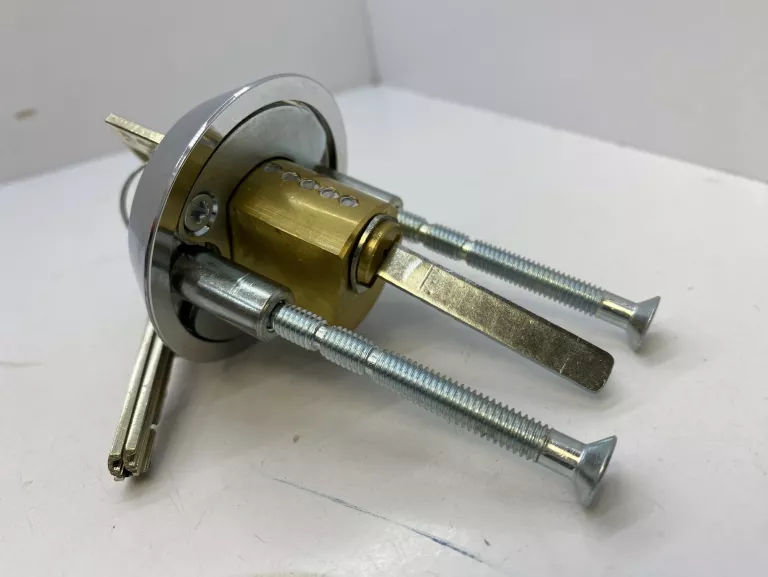 zamek-nawierzchniowy-lob-yeti-ta01-atest-bialy-marka-lob