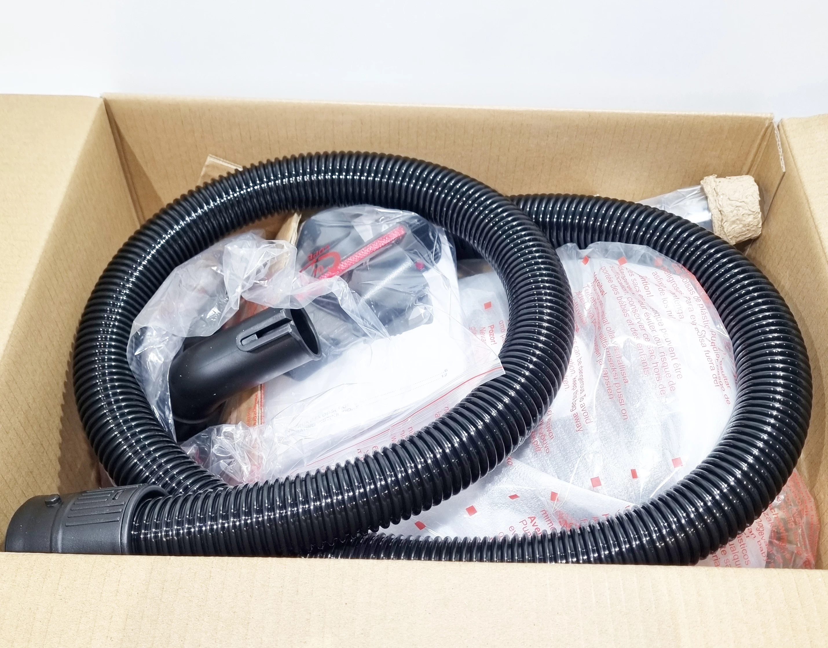 odkurzacz-workowy-amica-yugo-vm-1046-moc-900