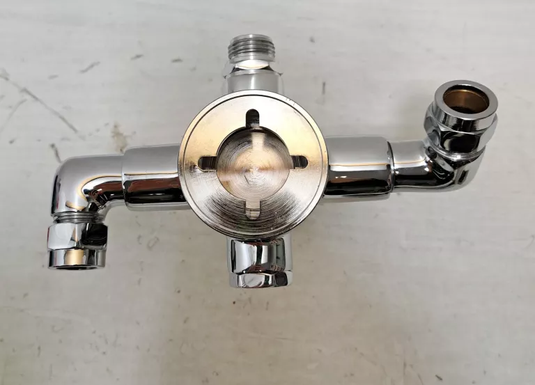 bateria-lazienkowa-triton-3-uchwyty-polecam-marka-triton