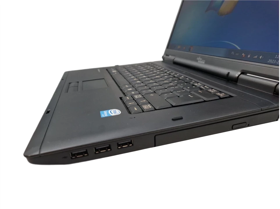 laptop-fujitsu-esprimo-180-gb-hdd-win-7-przekatna-ekranu-154