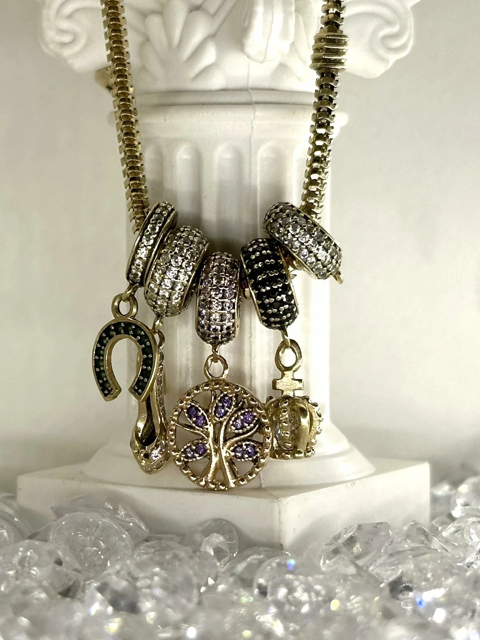 piekna-zlota-bransoletka-pandora-z-zawieszkami-1352-585-marka-inna-marka