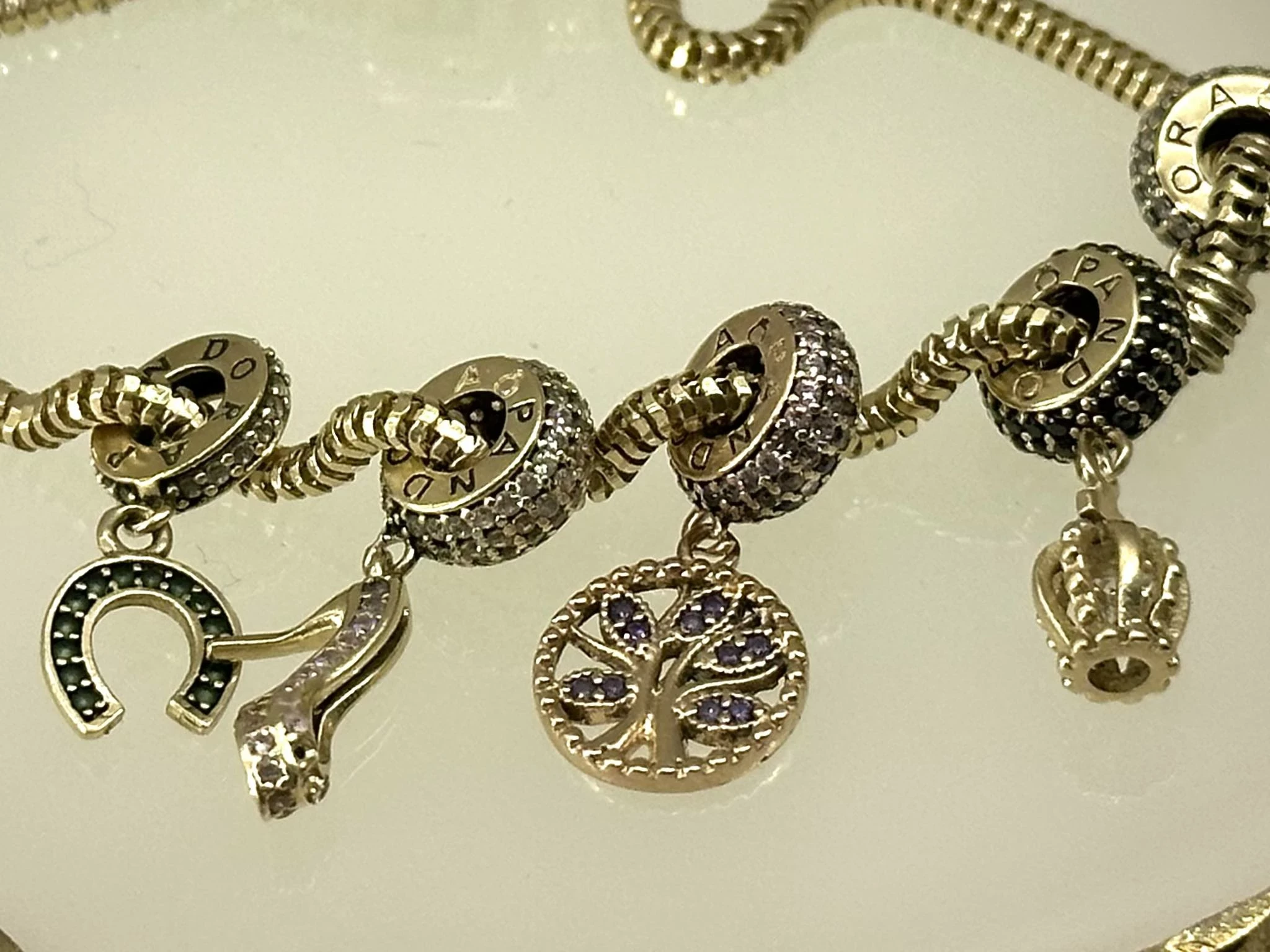 piekna-zlota-bransoletka-pandora-z-zawieszkami-1352-585-rodzaj-wyrob-jubilerski