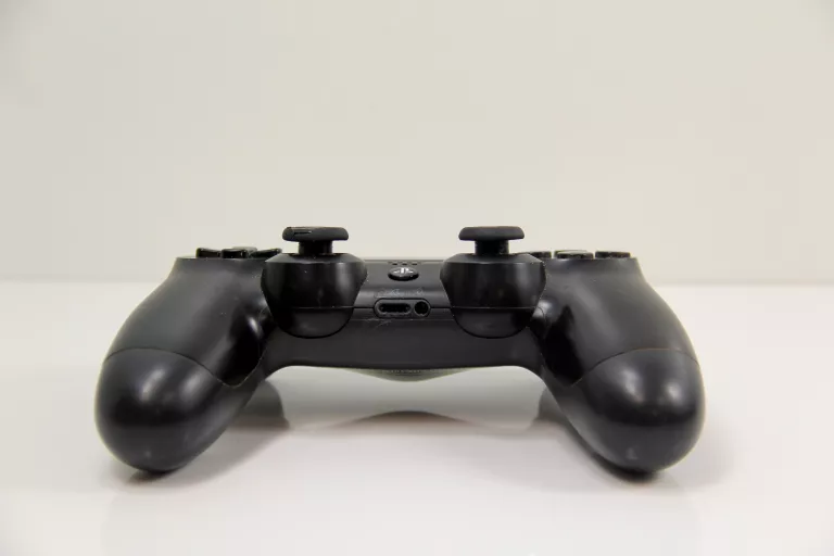 KONSOLA SONY PLAYSTATION 4 SLIM 500 G + ORGINALNY PAD + ŁADOWARKA SONY