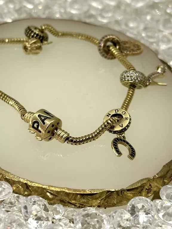 piekna-zlota-bransoletka-pandora-z-zawieszkami-1352-585-kamien-bez-kamienia