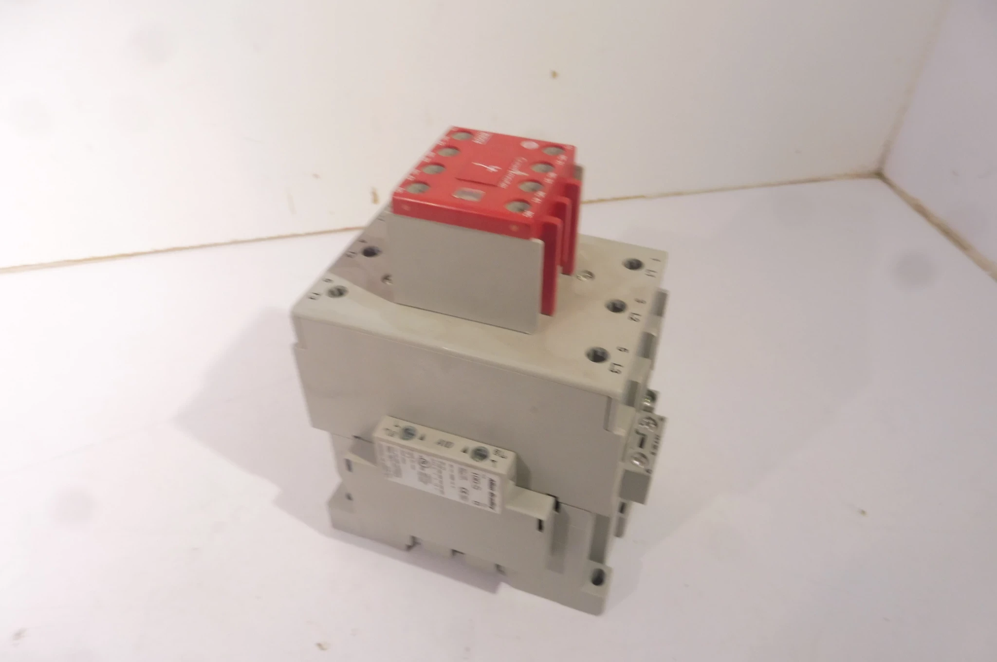 stycznik-allen-bradley-100-s-complite-device-100s-c60dj14bc100-c60d00-b10-kod-producenta-100s-f