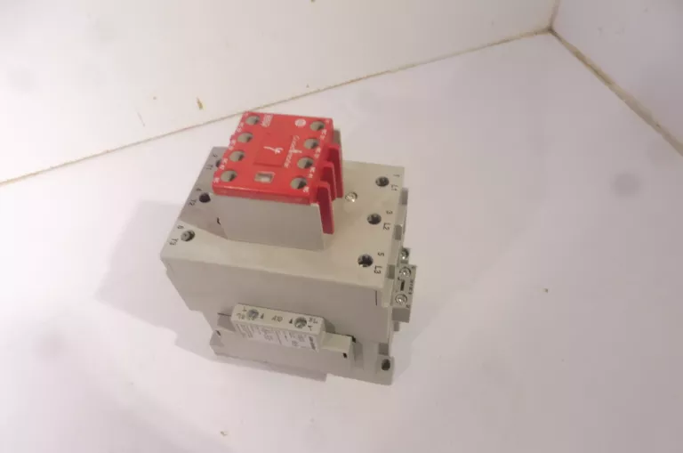 STYCZNIK ALLEN-BRADLEY 100-S COMPLITE DEVICE 100S-