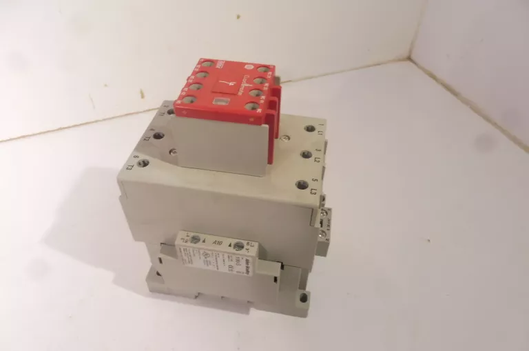 STYCZNIK ALLEN-BRADLEY 100-S COMPLITE DEVICE 100S-