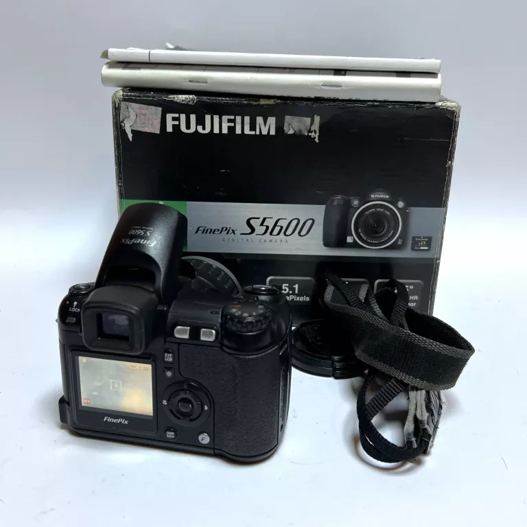 APARAT FUJIFILM FINEPIX S5600 - ZESTAW