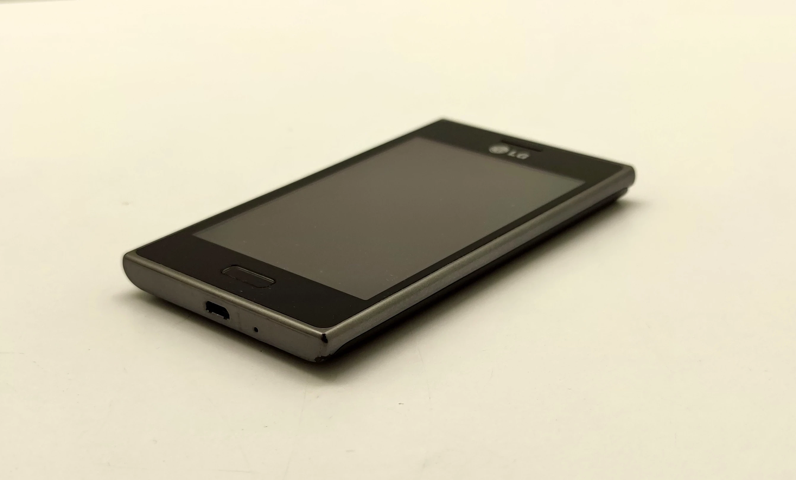 telefon-lg-l5-lg-e610-typ-202685-212929