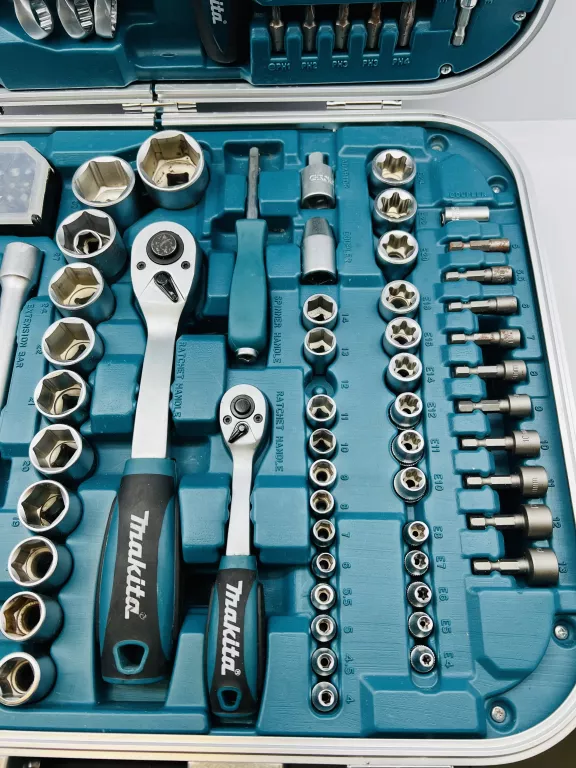 zestaw-kluczy-narzedzi-makita-p-90532-227-elementow-walizka-marka-makita