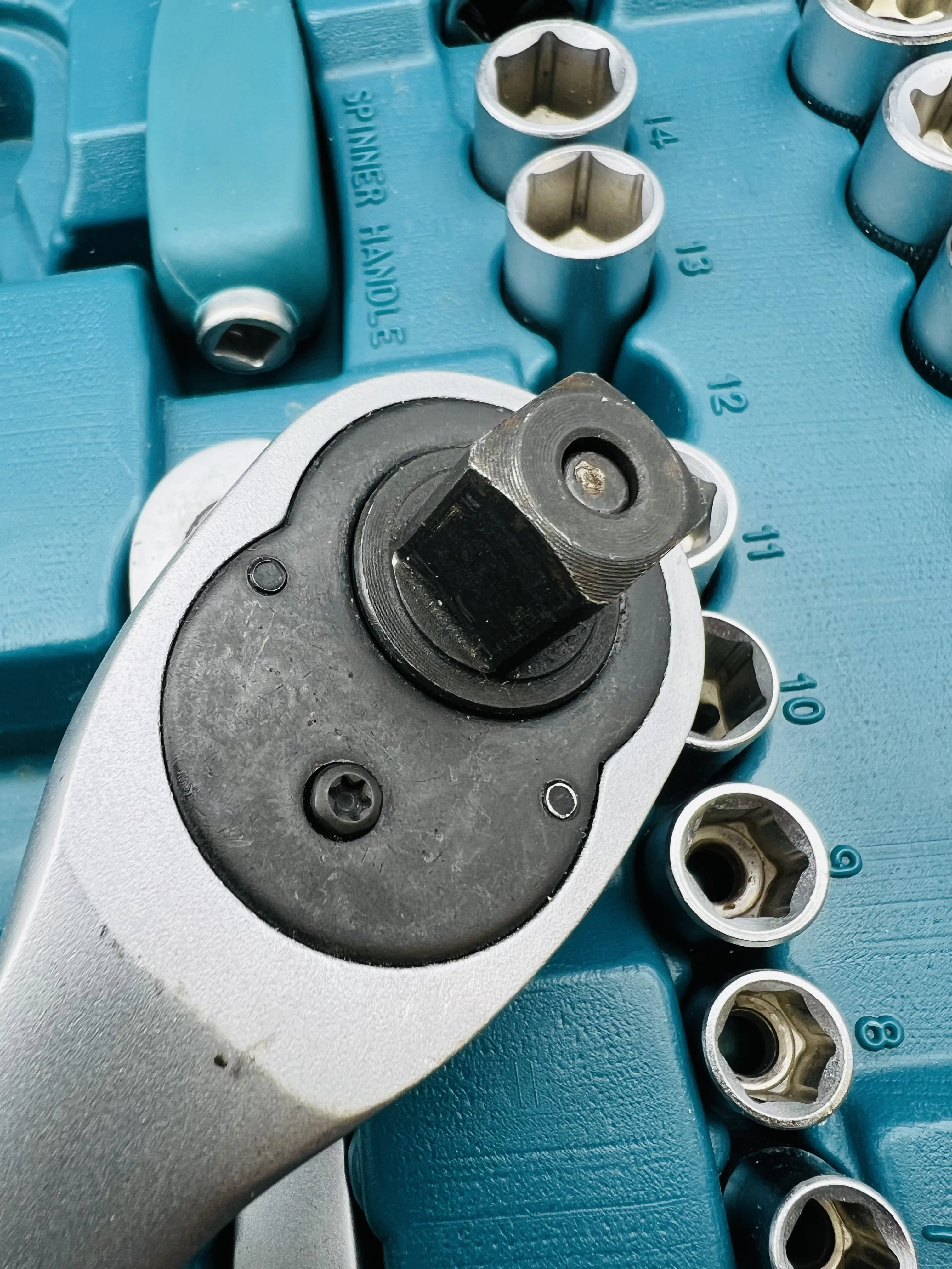 zestaw-kluczy-narzedzi-makita-p-90532-227-elementow-walizka-kod-producenta-p90532