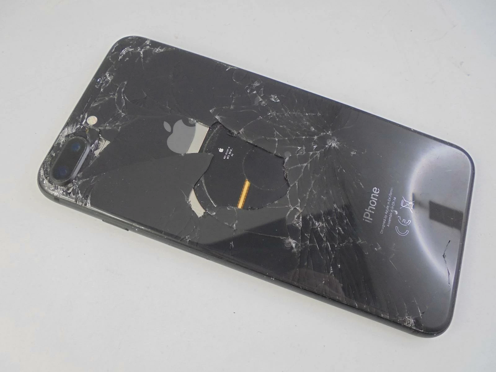 apple-iphone-8-64gb-na-czesci-icloud-opis-pamiec-ram-2-gb