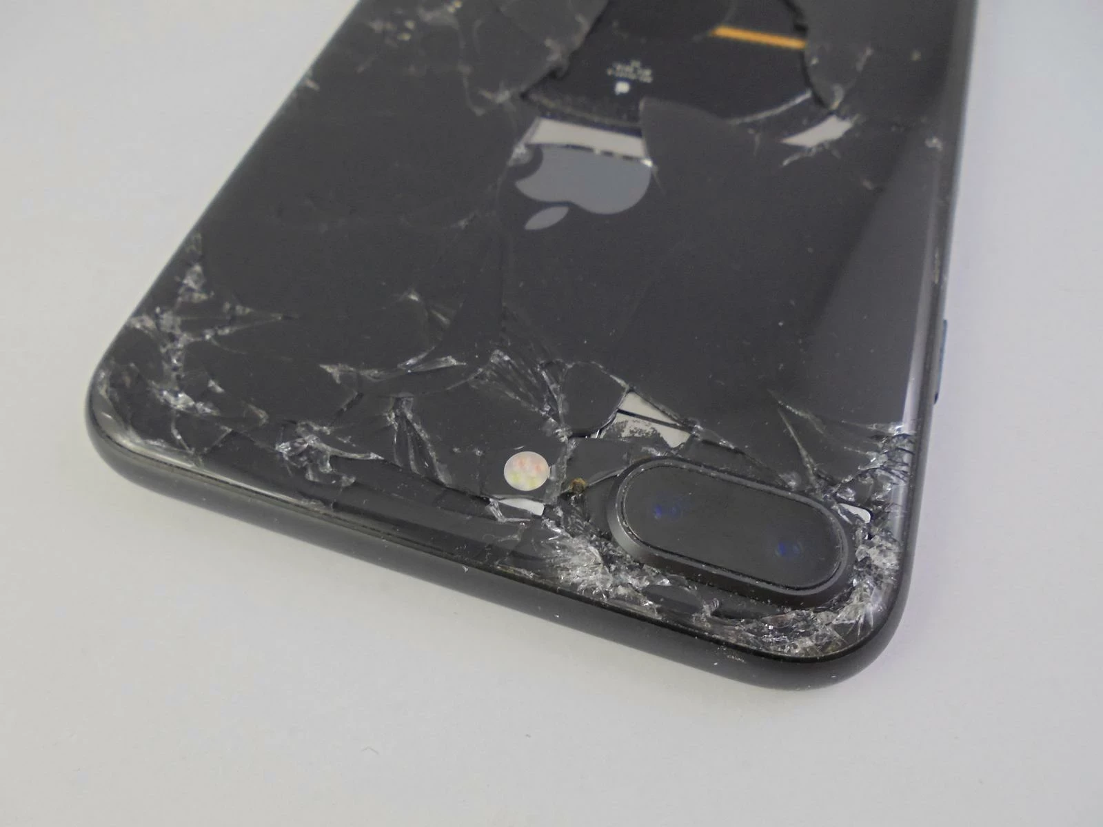 apple-iphone-8-64gb-na-czesci-icloud-opis-system-operacyjny-ios